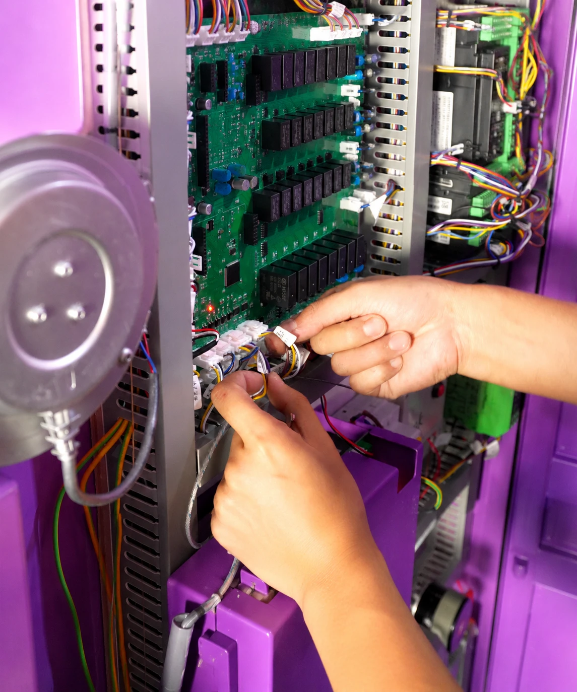 YumBoxs vending machine production and assembly process